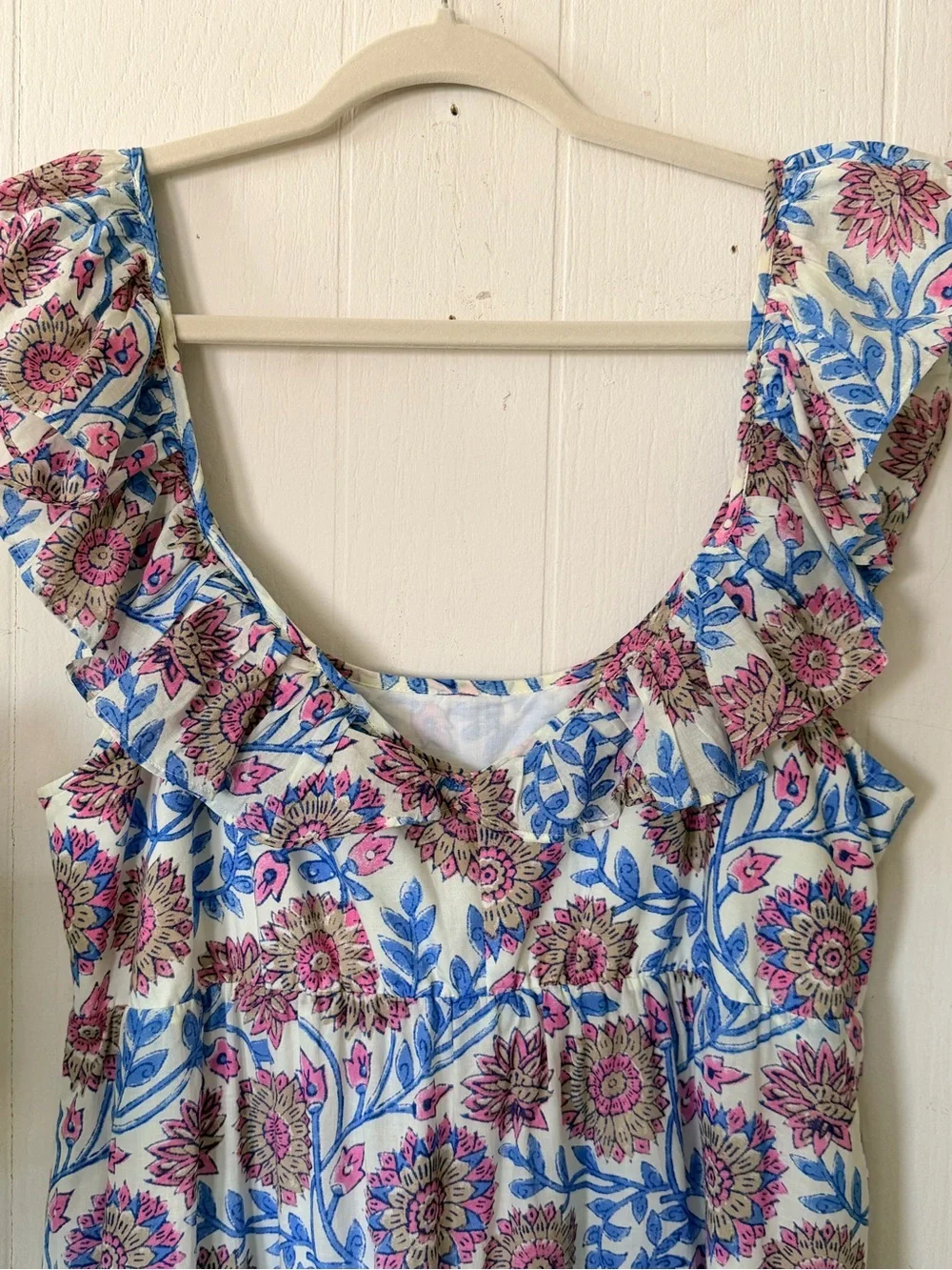 Tiered ruffleneck dress in floral vine block print